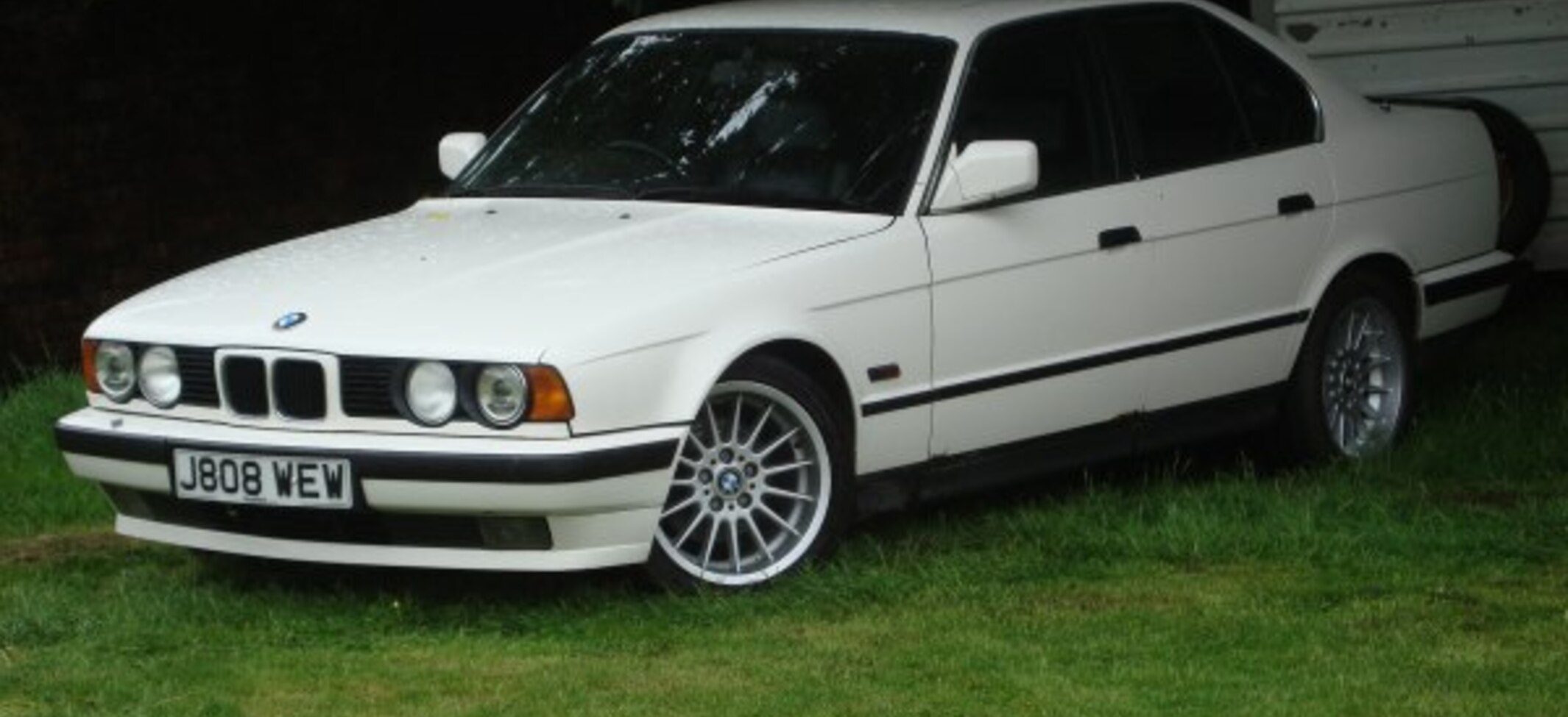 BMW 5 E34: Huyền Thoại Sedan Hạng Sang Định Nghĩa Kỷ Ngàn Vàng Của BMW 3 bmw 5 e34 - Hình 2