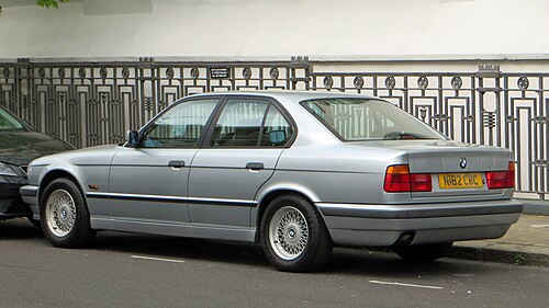 BMW 5 E34: Huyền Thoại Sedan Hạng Sang Định Nghĩa Kỷ Ngàn Vàng Của BMW 2 bmw 5 e34 - Hình 3