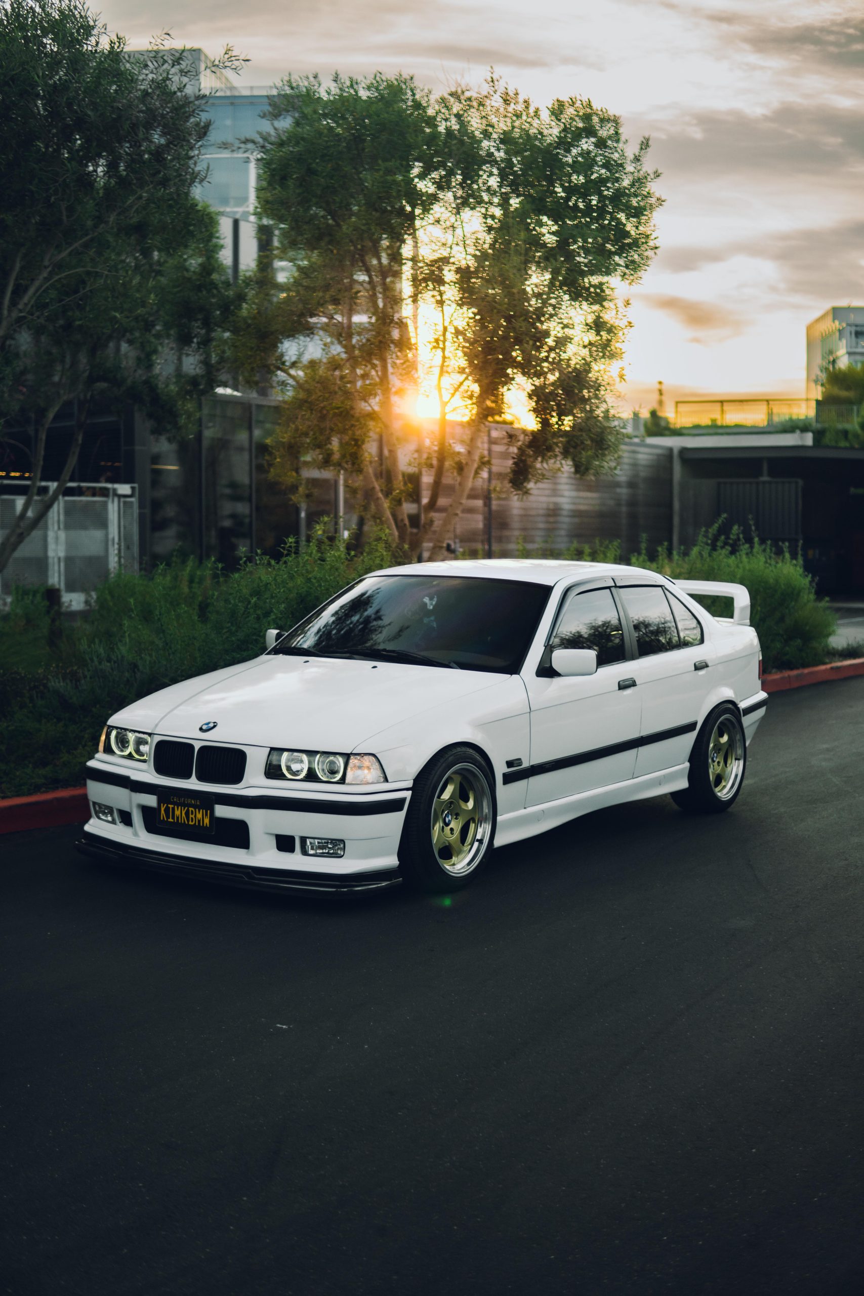 BMW 5 E36: Huyền Thoại Sedan Hạng Sang Định Nghĩa Lại Chuẩn Mực Xe Đức 4 bmw 5 e36 - Hình 1