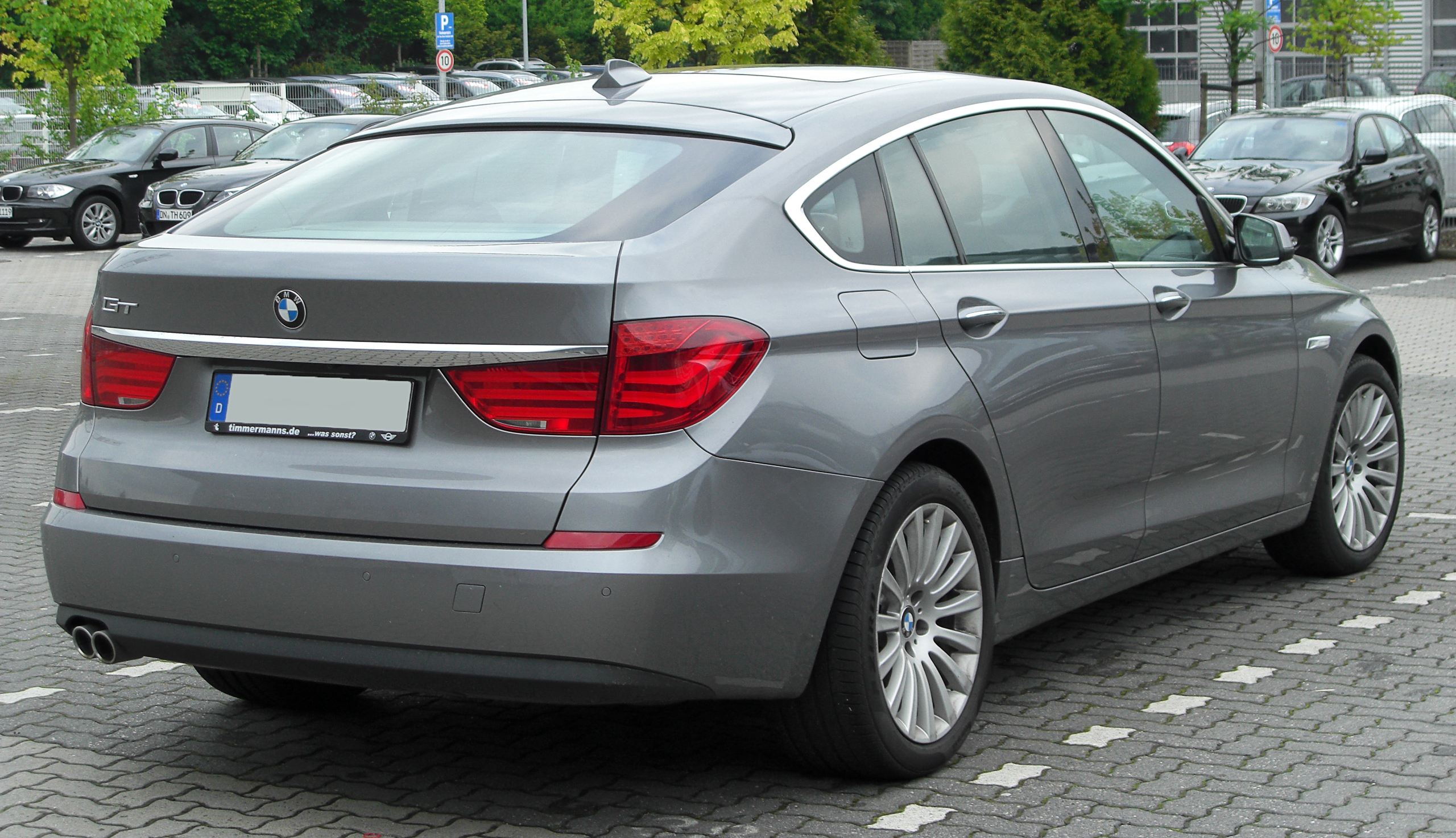 BMW 5 GT F07: Lựa Chọn Đẳng Cấp Hay Sai Lầm Chiến Lược? Phân Tích Chi Tiết Từ A-Z 4 bmw 5 gt f07 - Hình 2