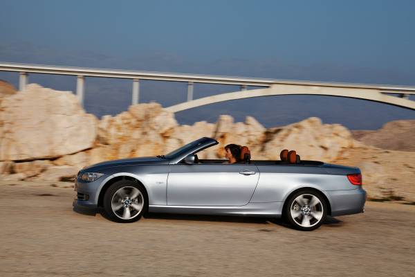 BMW 5 Series Convertible: Huyền Thoại Mui Trần Hạng Sang Định Nghĩa Phong Cách 2 bmw 5 series convertible - Hình 2
