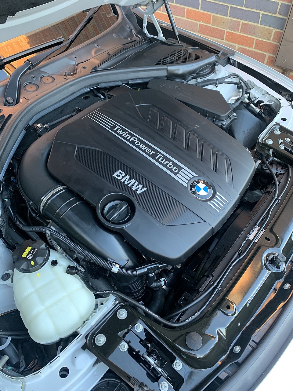 BMW 5 Series Engine: Toàn Tập Về Các Dòng Động Cơ Từ Cơ Bản Đến Nâng Cao 1 bmw 5 series engine - Hình 4