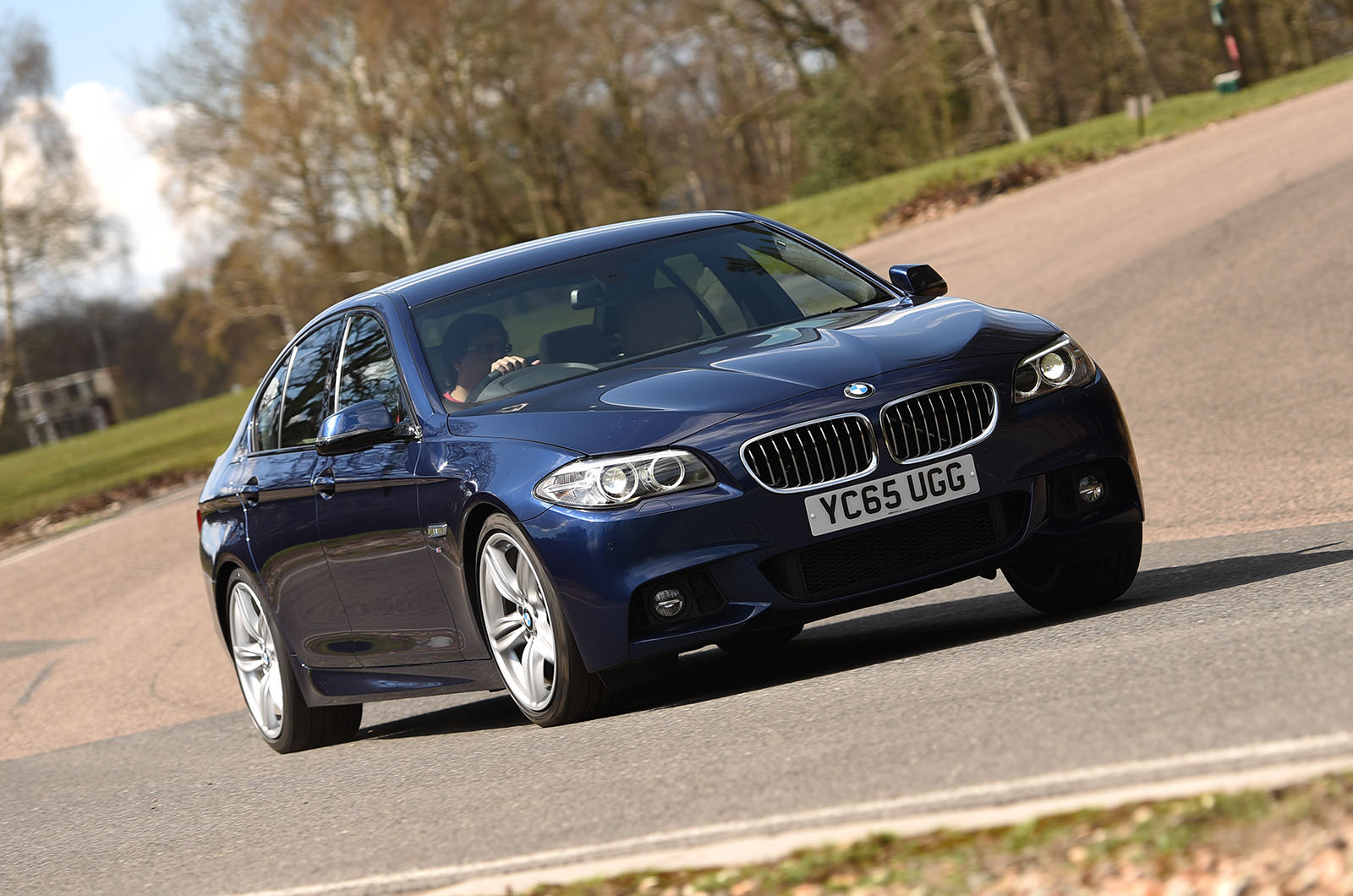 BMW 5 Series F10: Đẳng Cấp Sedan Hạng Sang Định Nghĩa Lại Sự Hoàn Hảo 4 bmw 5 series f10 - Hình 2
