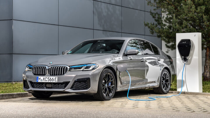 BMW 5 Series Hybrid: Đẳng Cấp Sedan Hạng Sang Kết Hợp Công Nghệ Plug-in Hybrid 1 bmw 5 series hybrid - Hình 4