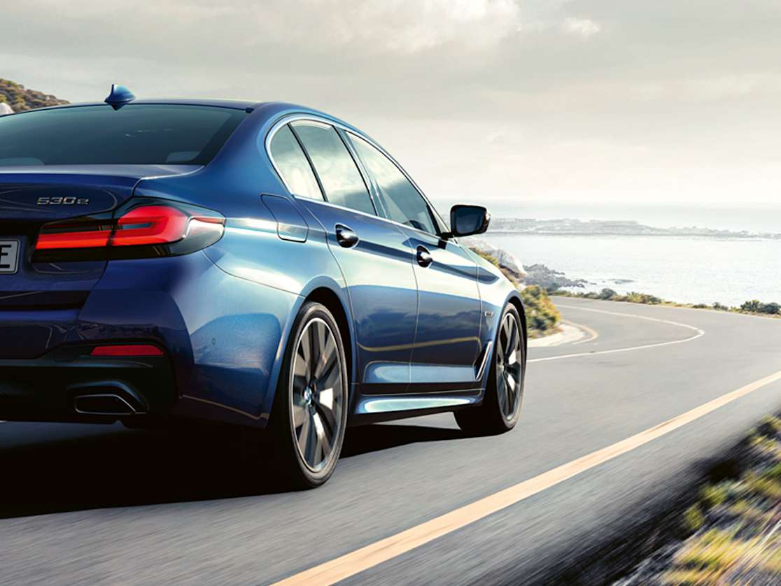BMW 5 Series M Sport: Đẳng Cấp Thể Thao Và Sang Trọng Trong Từng Chi Tiết 4 bmw 5 series m sport - Hình 2