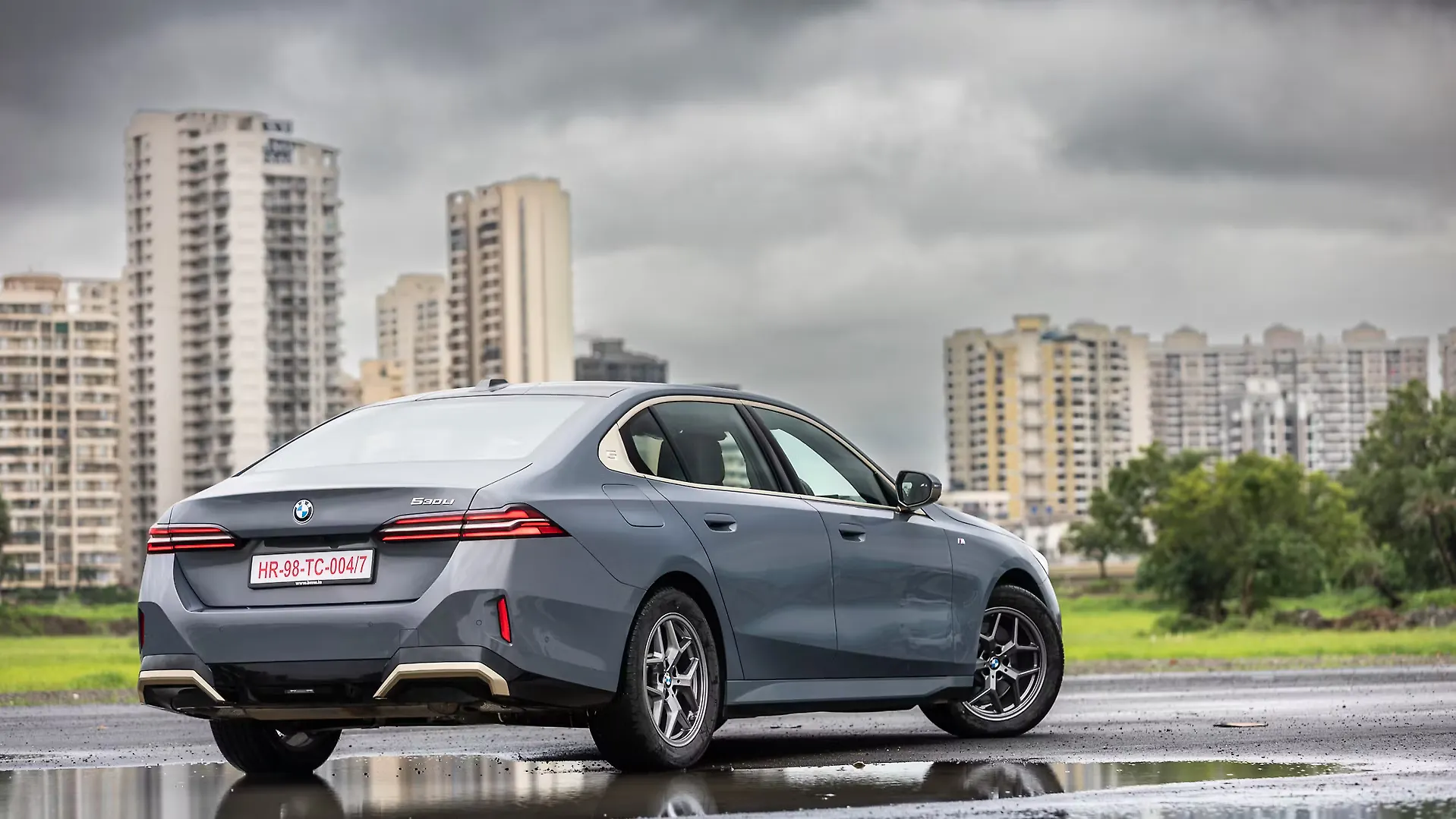 BMW 5 Series Price: Phân Tích Chi Tiết Bảng Giá, Phiên Bản Và Chi Phí Lăn Bánh Mới Nhất 4 bmw 5 series price - Hình 2