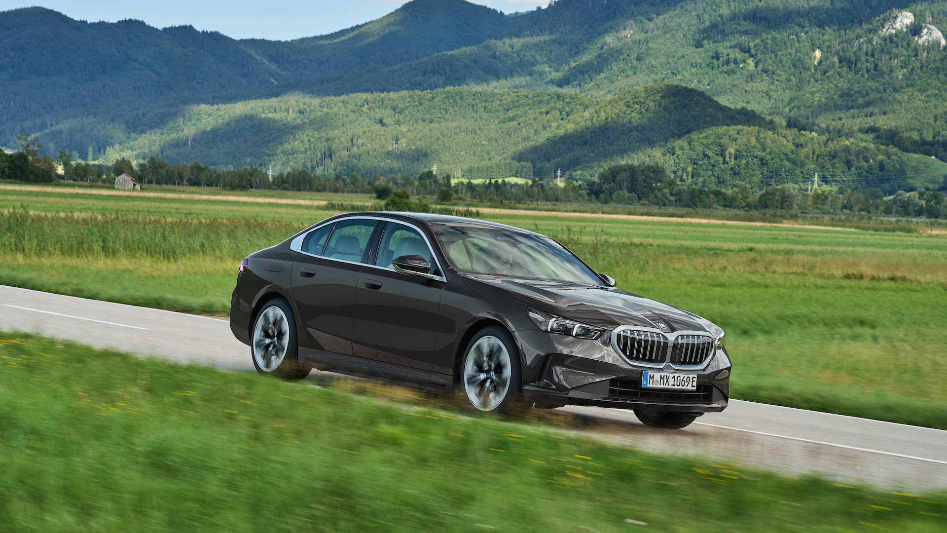 BMW 5 Series Review: Đẳng Cấp Sedan Hạng Sang Trung Tâm Đã Được Khẳng Định 3 bmw 5 series review - Hình 2