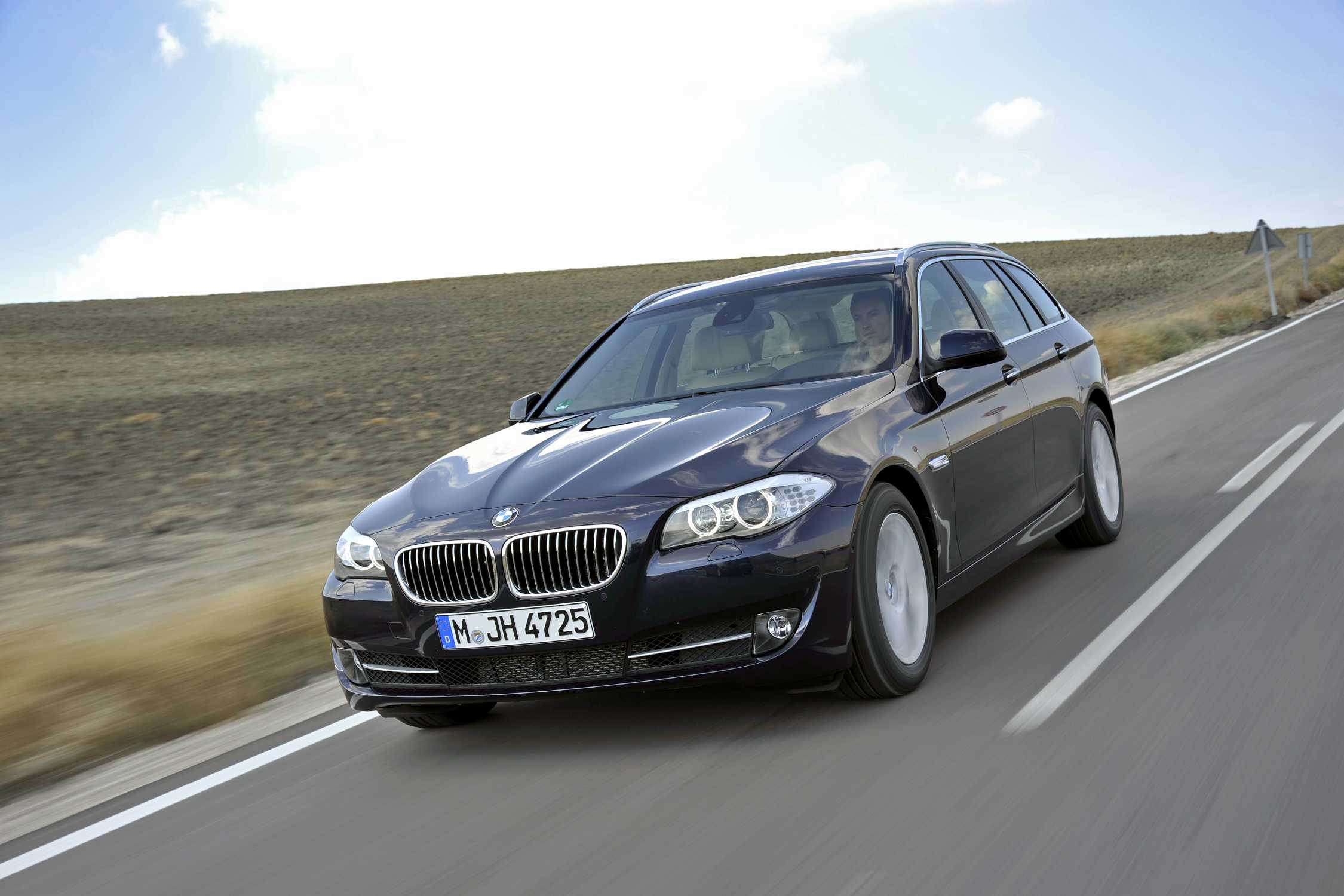 BMW 525d: Động Cơ Diesel Mạnh Mẽ Và Sang Trọng Bậc Nhất Phân Khúc 2 bmw 525d - Hình 4