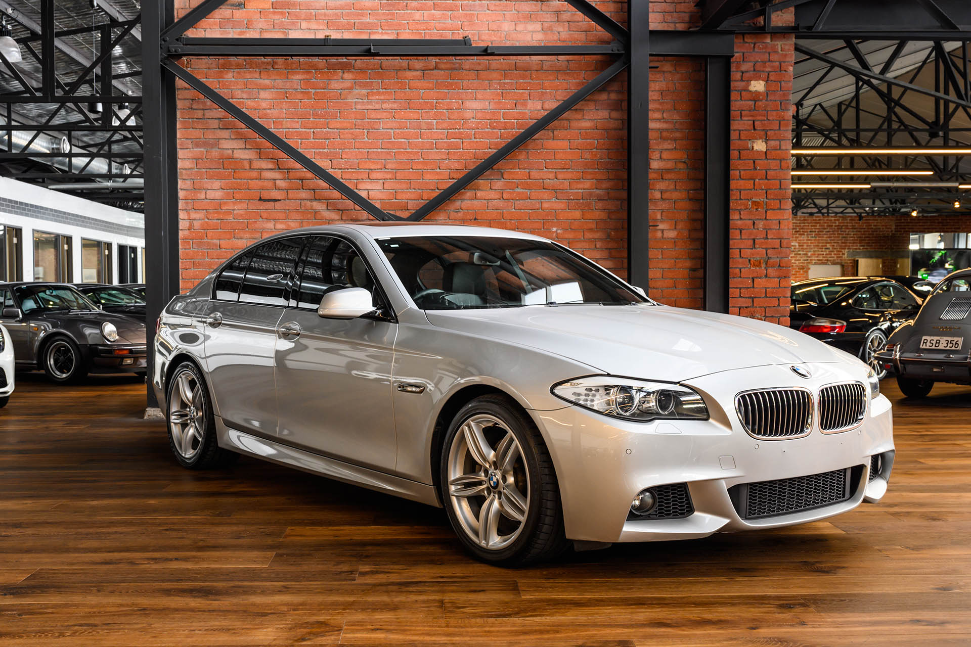 BMW 528i M Sport: Đẳng Cấp Sedan Hạng Sang Pha Chất Thể Thao 4 bmw 528i m sport - Hình 2