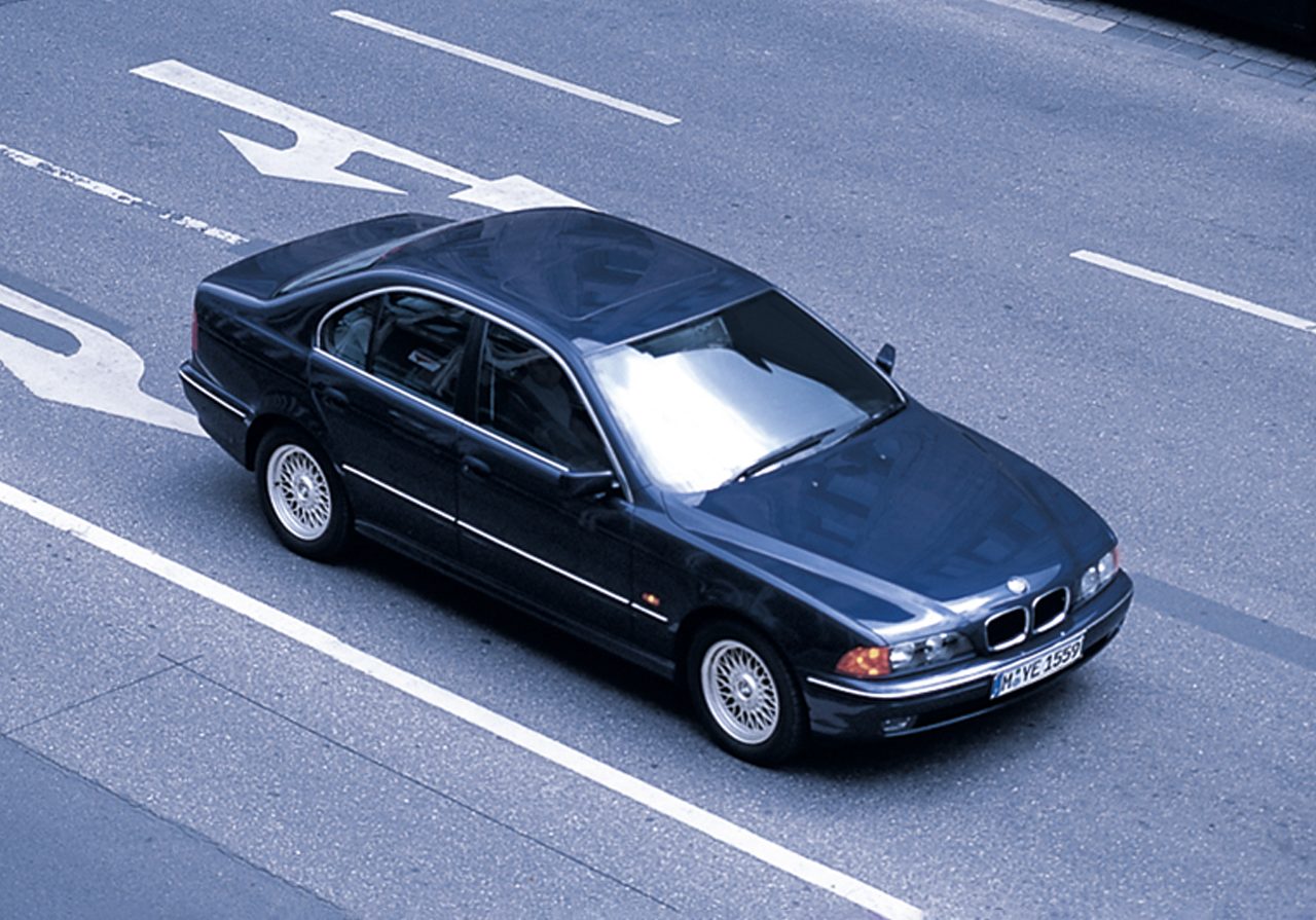 BMW 530d: Động Cơ Diesel Cao Cấp – Sức Mạnh Vượt Thời Gian 2 bmw 530d - Hình 4