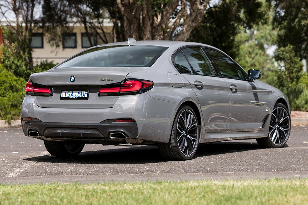 BMW 530e: Đánh giá chi tiết về mẫu sedan plug-in hybrid đáng mua nhất 2025 2 bmw 530e - Hình 3