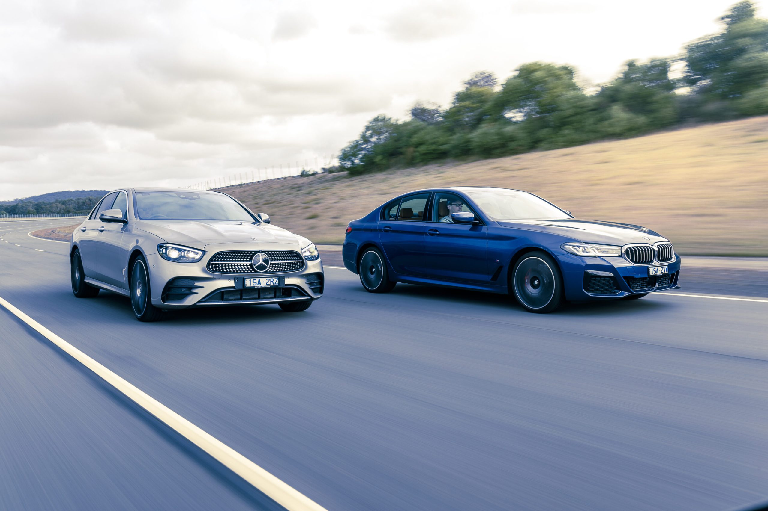 BMW 530i vs Mercedes E300: So sánh toàn diện hai ông hoàng sedan hạng sang cỡ trung 3 bmw 530i vs mercedes e300 - Hình 3