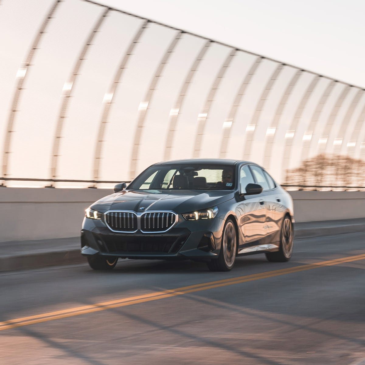 BMW 530i xDrive: Đánh Giá Chi Tiết Sedan Hạng Sang Dẫn Động Bốn Bánh 4 bmw 530i xdrive - Hình 2