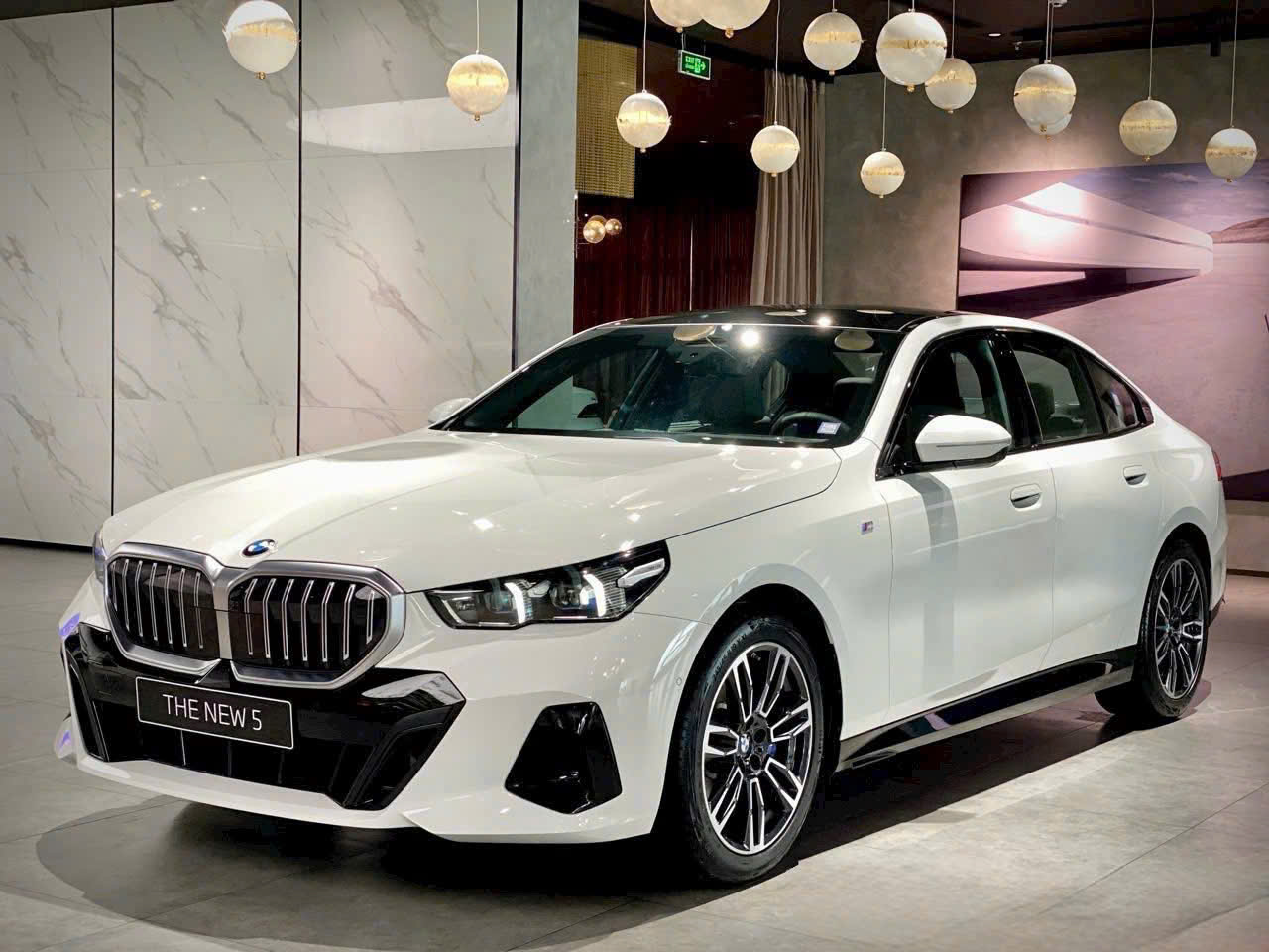 BMW 53i: Giải Mã Sức Hút Của Dòng Động Cơ 6 Xi-Lanh Thẳng Hàng Huyền Thoại 2 bmw 53i - Hình 4