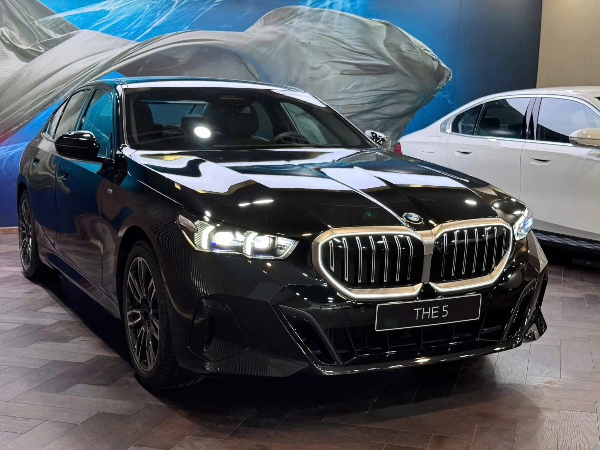 BMW 550: Đẳng Cấp Sedan Hiệu Suất Cao Đáng Mua Nhất 2025 1 bmw 550 - Hình 4