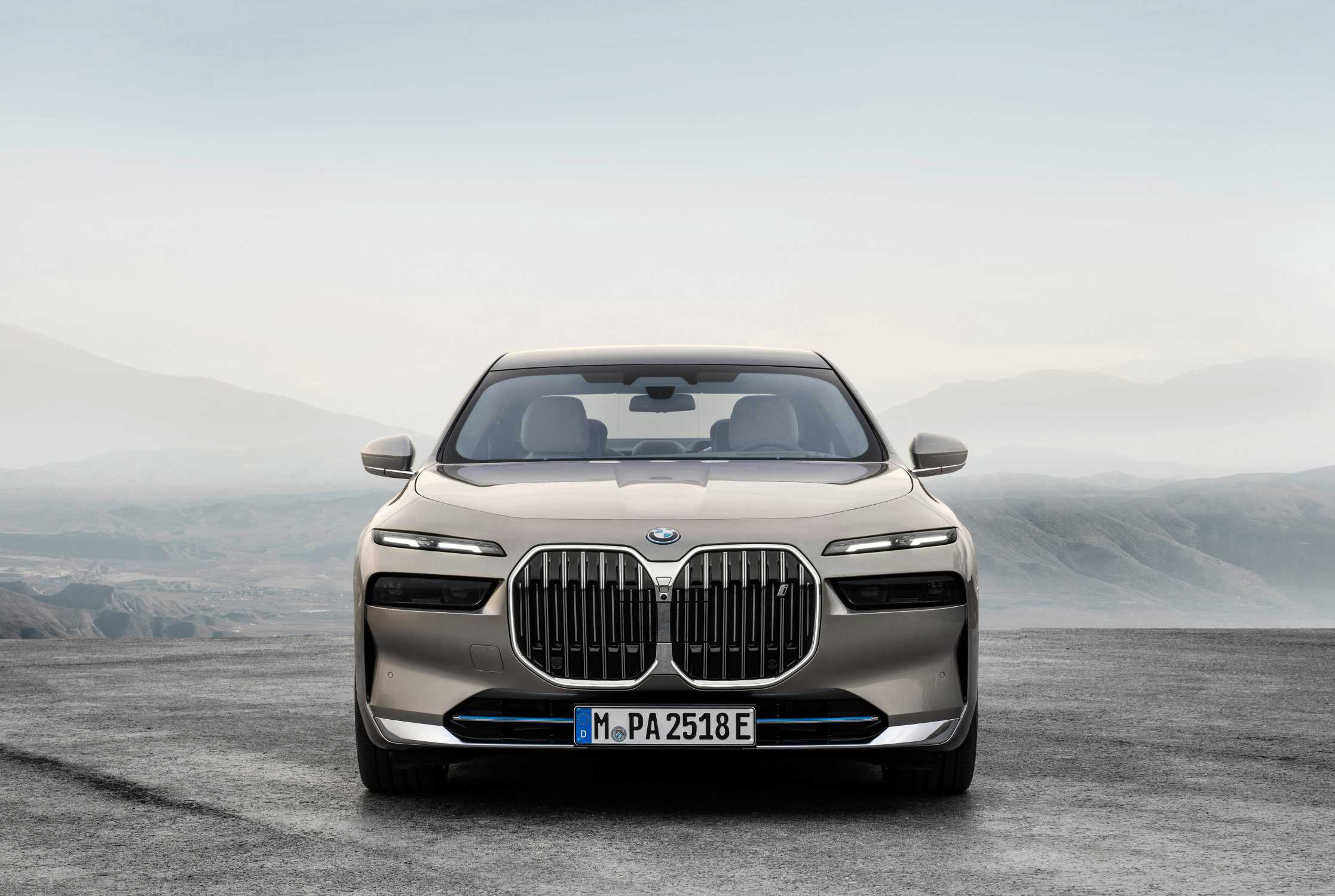 BMW 570i: Sự Thật Về Mẫu Xe Gây Tranh Cãi Trong Giới Yêu Xe 3 bmw 570i - Hình 2