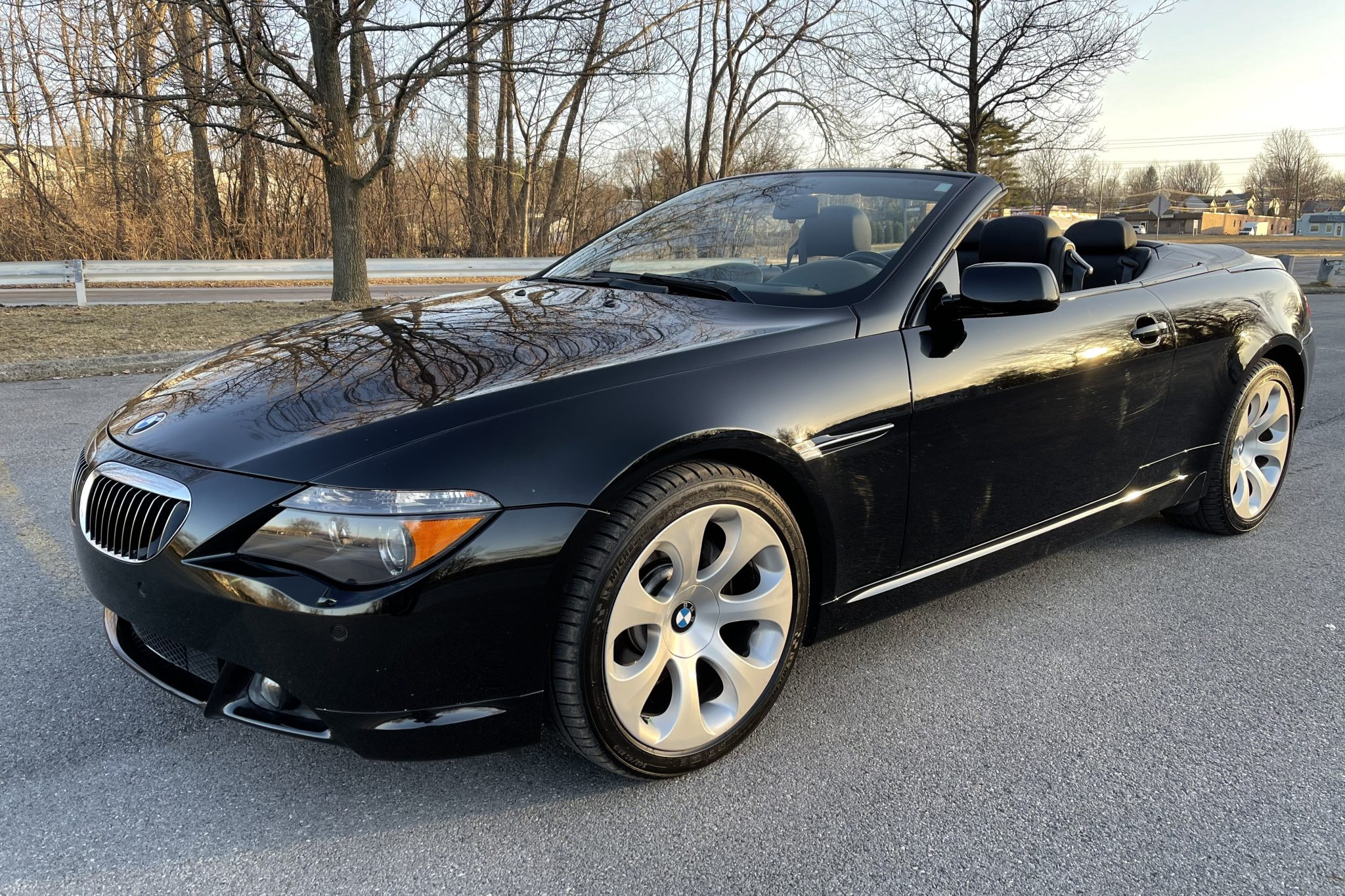 BMW 645i Convertible: Đẳng Cấp Xếp Hàng Đầu Và Trải Nghiệm Lái Xe Mui Trần Huyền Thoại 2 bmw 645i convertible - Hình 2
