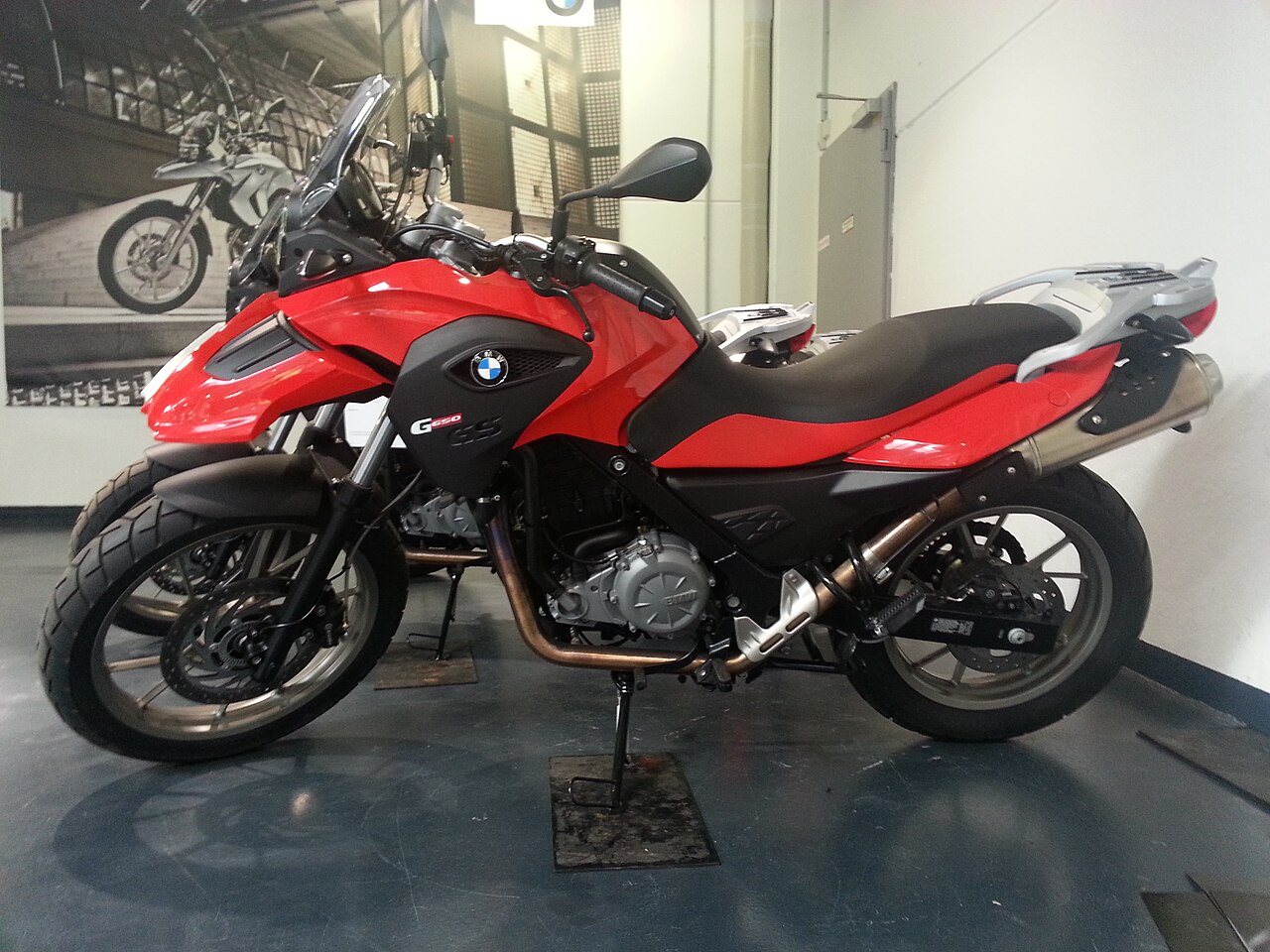 BMW 650 GS: Đánh giá chi tiết mẫu xe Adventure Touring huyền thoại 4 bmw 650 gs - Hình 1