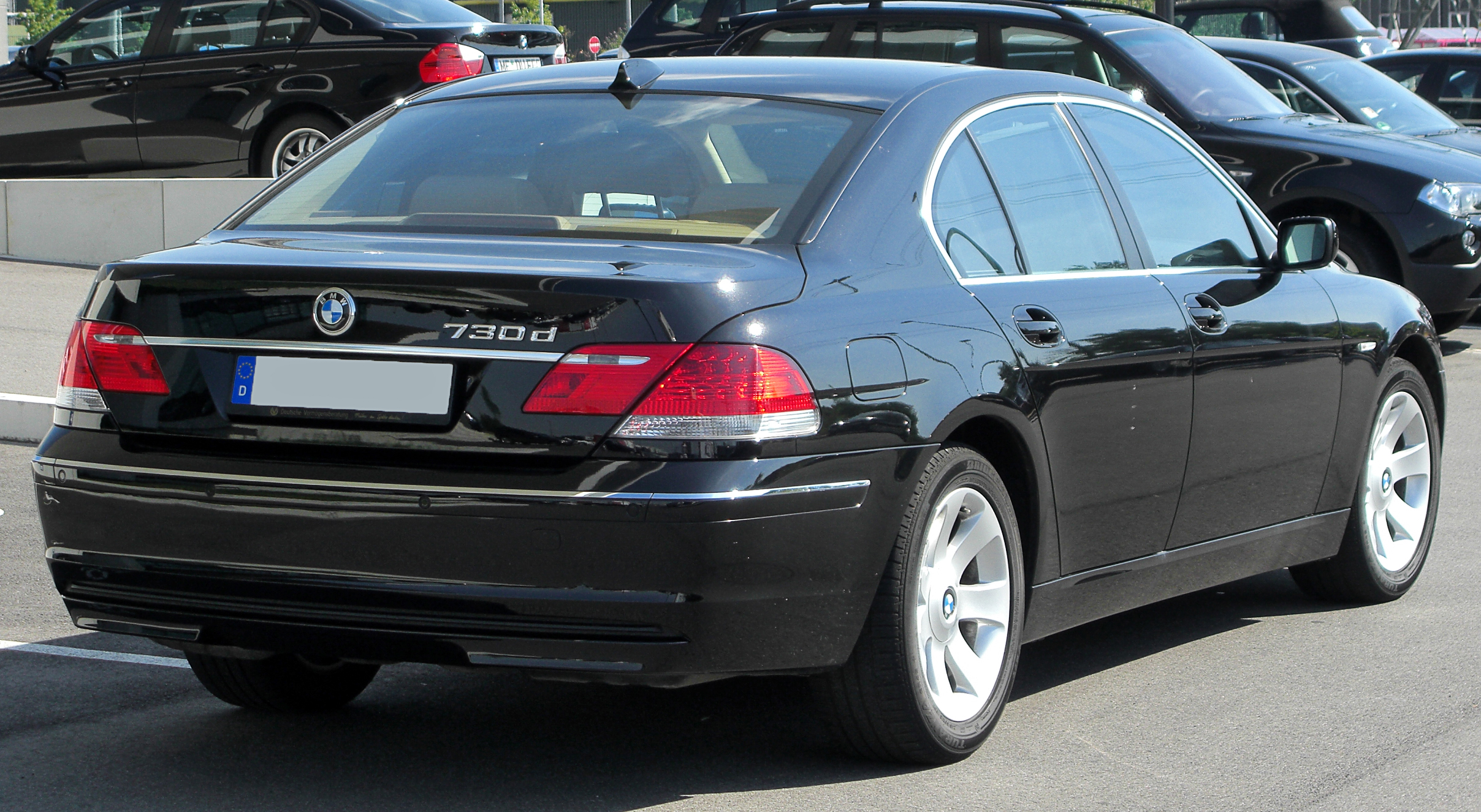 BMW 7 Series E65: Huyền Thoại Xe Hơi Đức Định Nghĩa Lại Sự Sang Trọng 1 bmw 7 series e65 - Hình 4