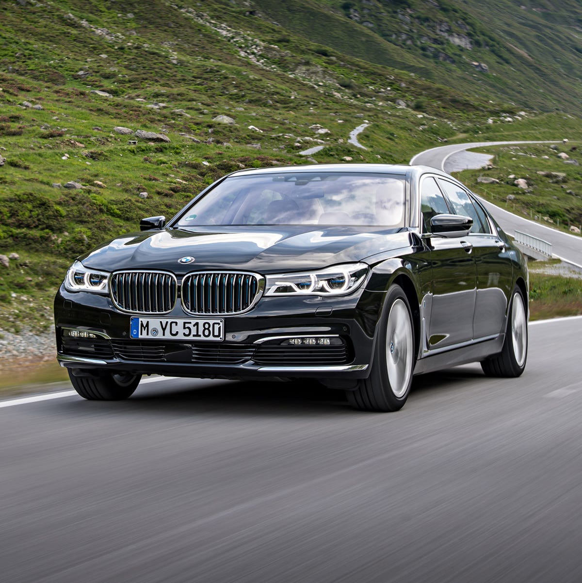 bmw 740e - Hình 2