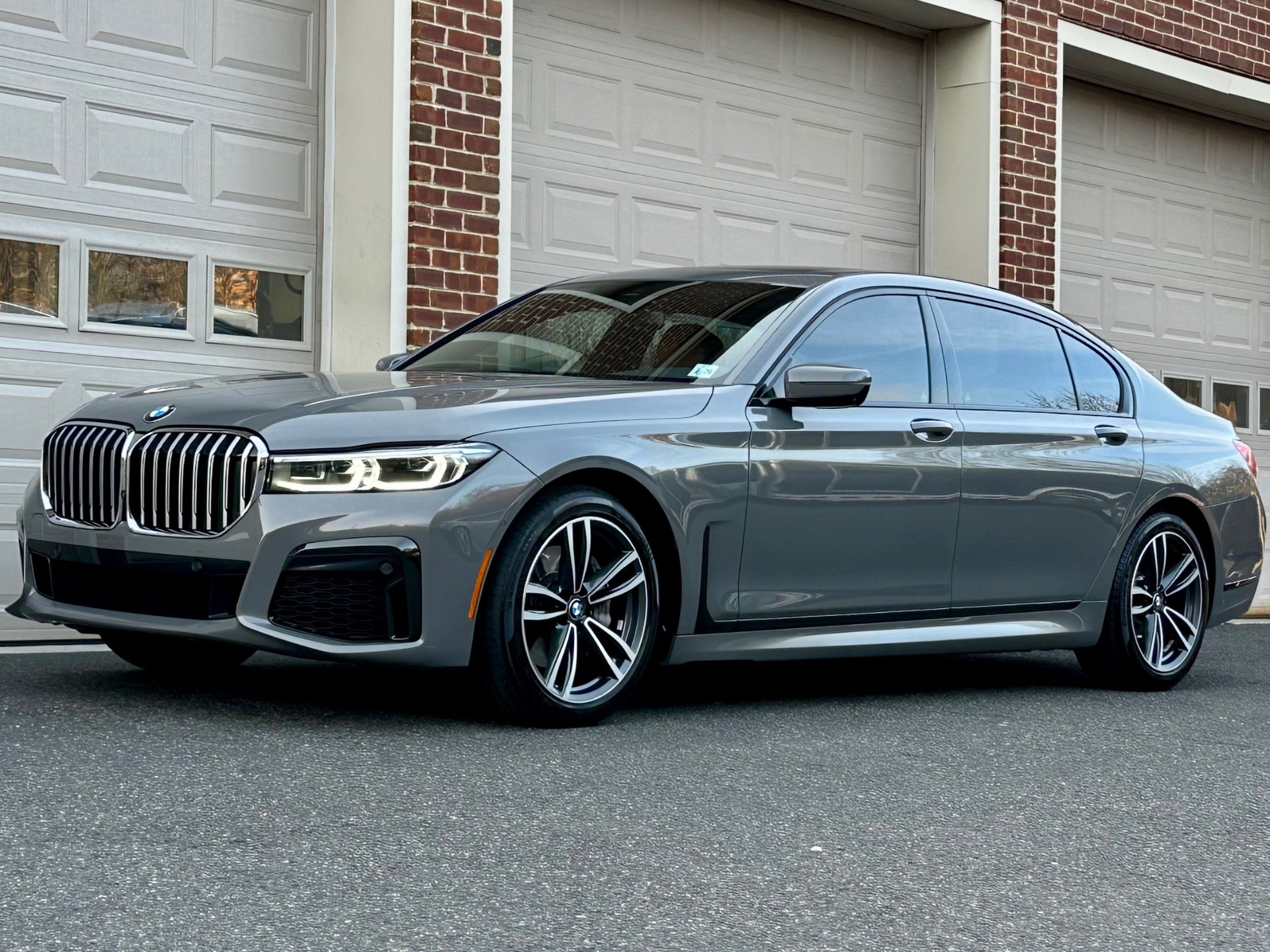 bmw 740i m sport - Hình 2