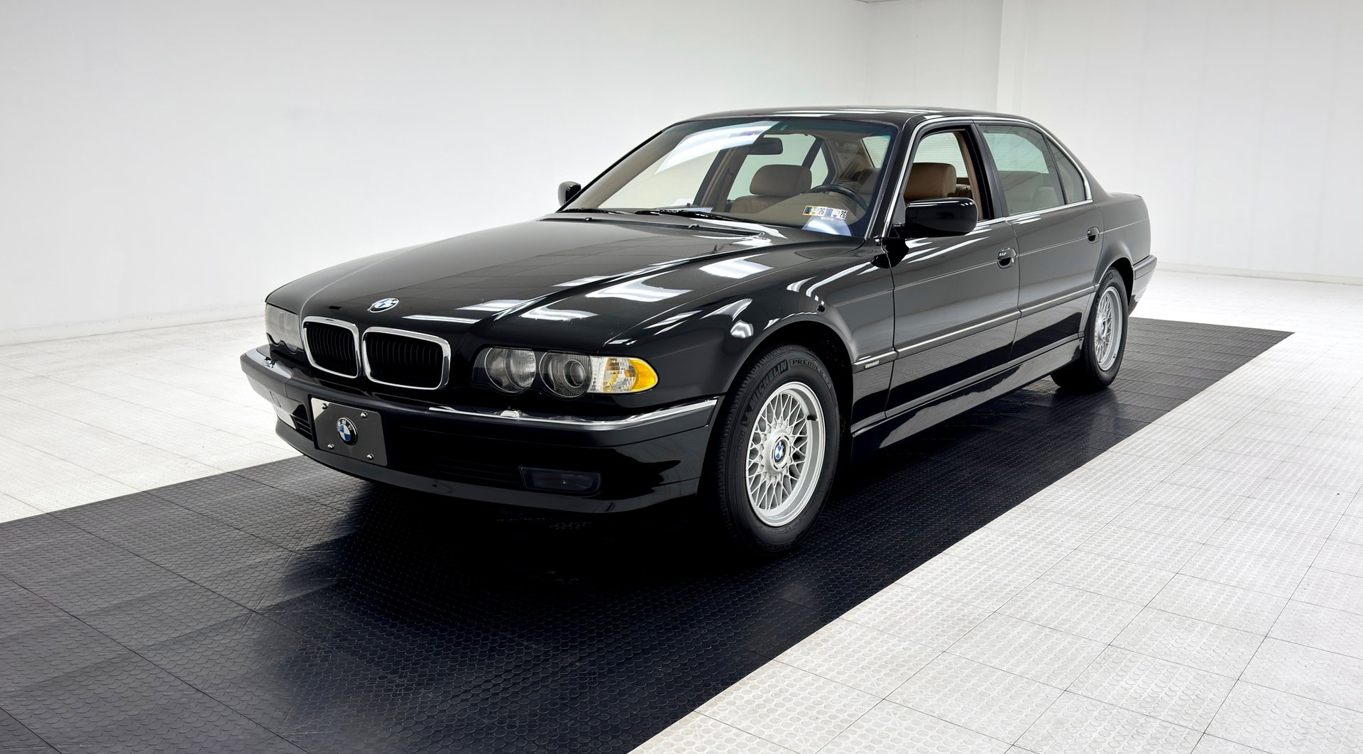 bmw 740il - Hình 1