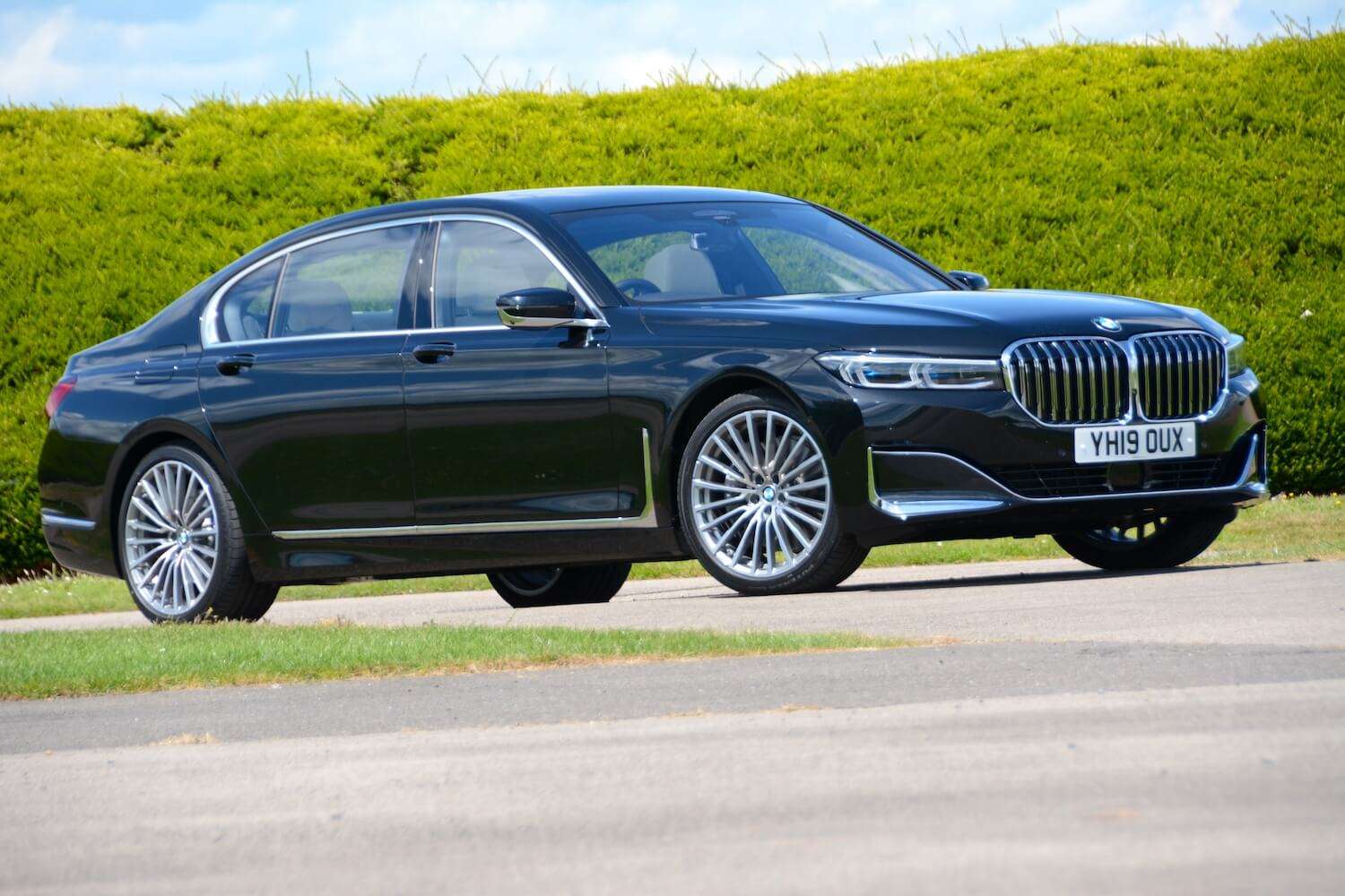 bmw 745 - Hình 1