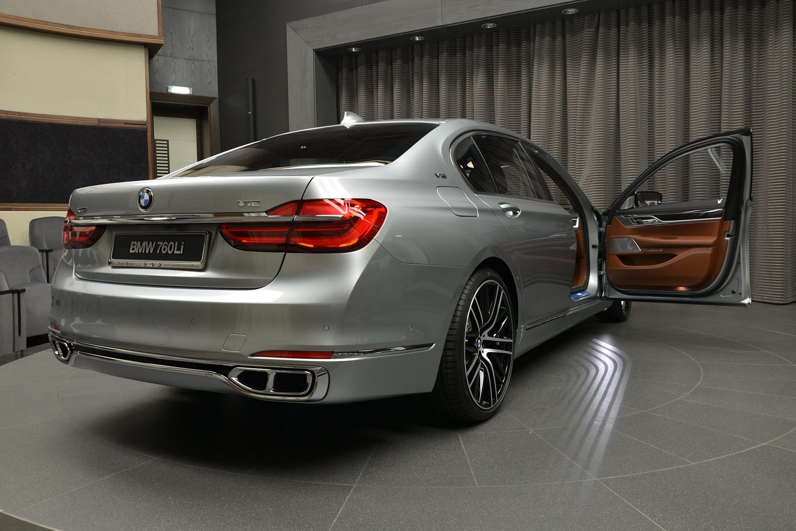 bmw 760 v12 - Hình 3
