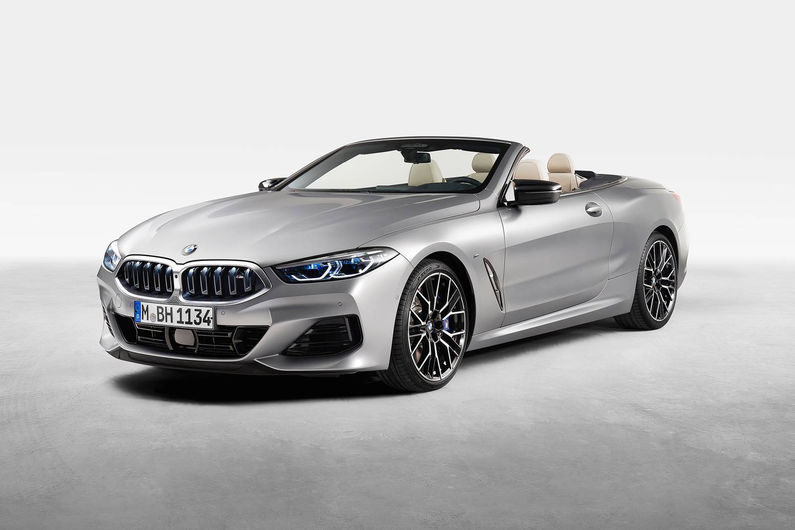 bmw 8 series convertible - Hình 1