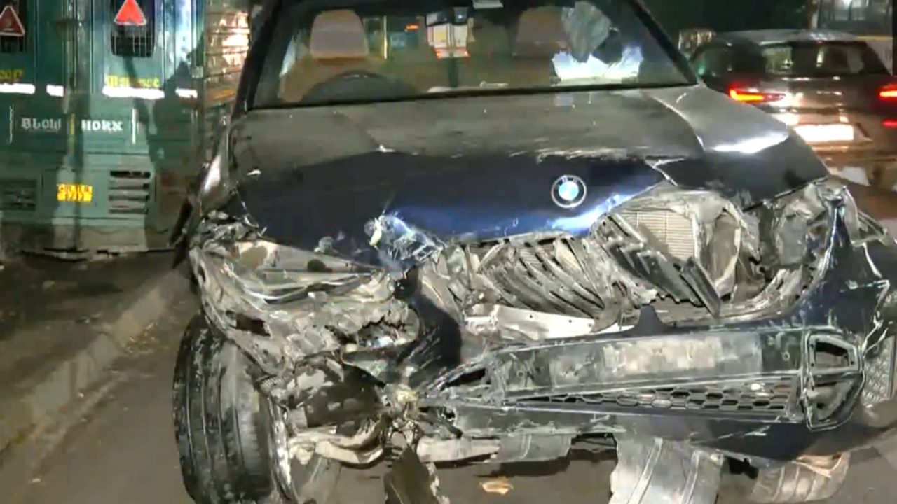 bmw accident - Hình 1