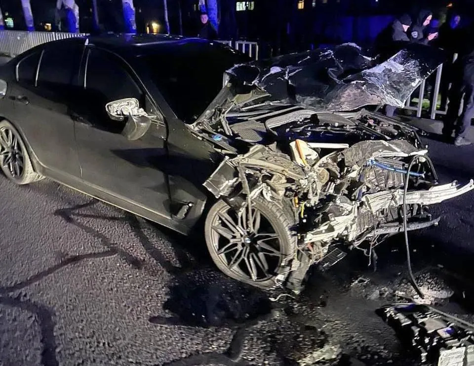 bmw accident - Hình 4
