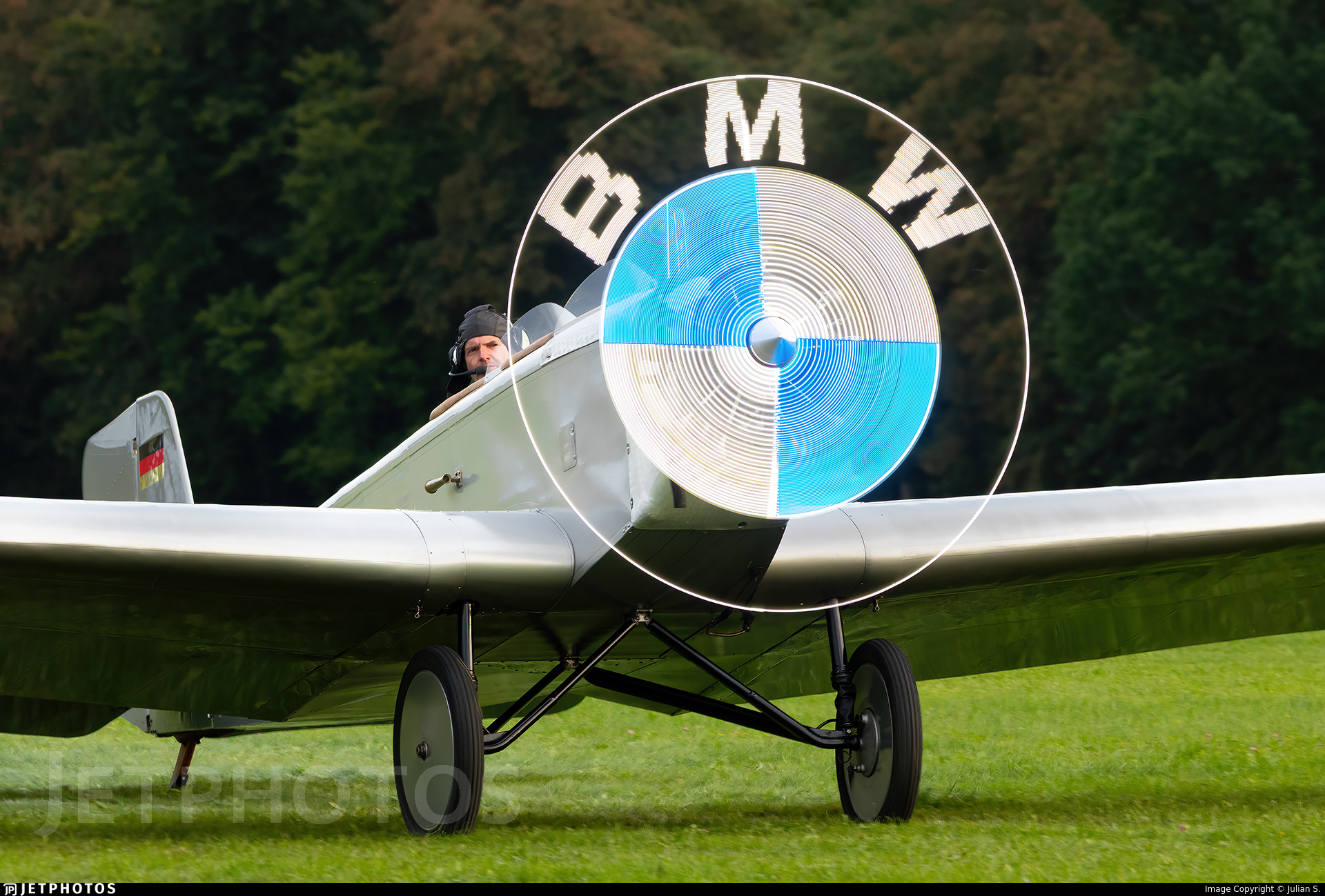 bmw airplane - Hình 2