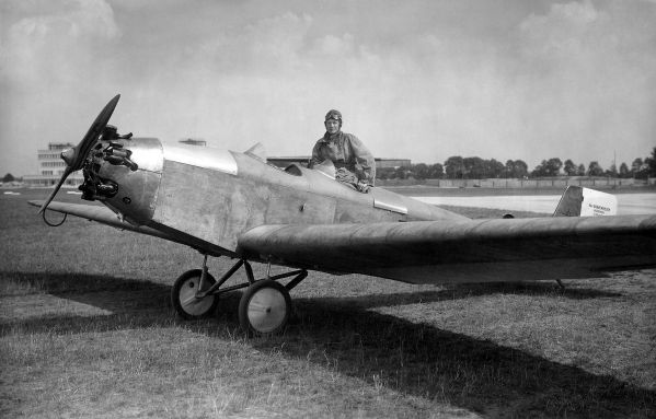 bmw airplane - Hình 3