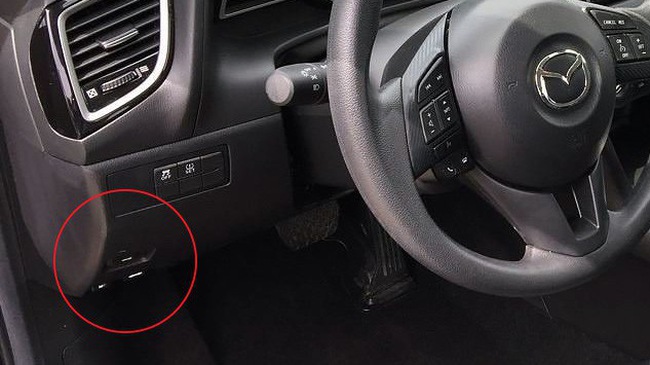 nut do xang xe mazda 3 5